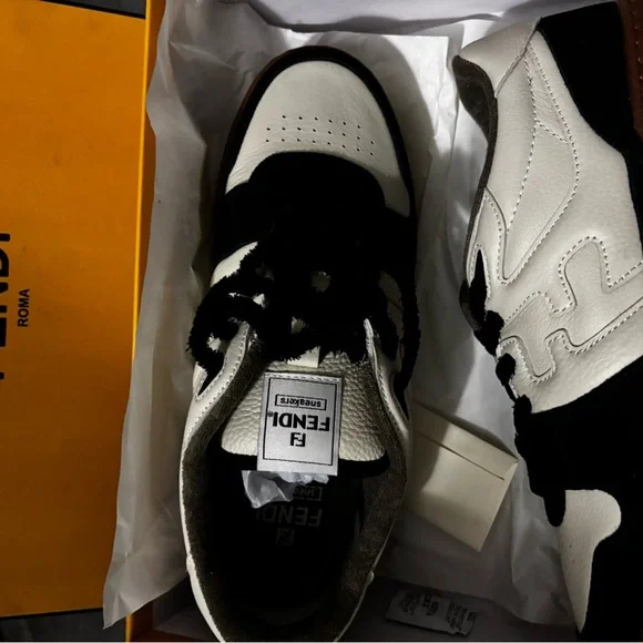 Fendi Monochrome Sneakers with Yellow Box FENDI Low Top Sneakers MATCH Bicolor FF Logo Yellow Sneakers  main image 2